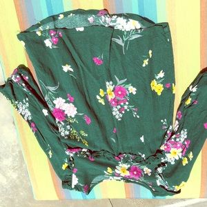 Cute green flower blouse!